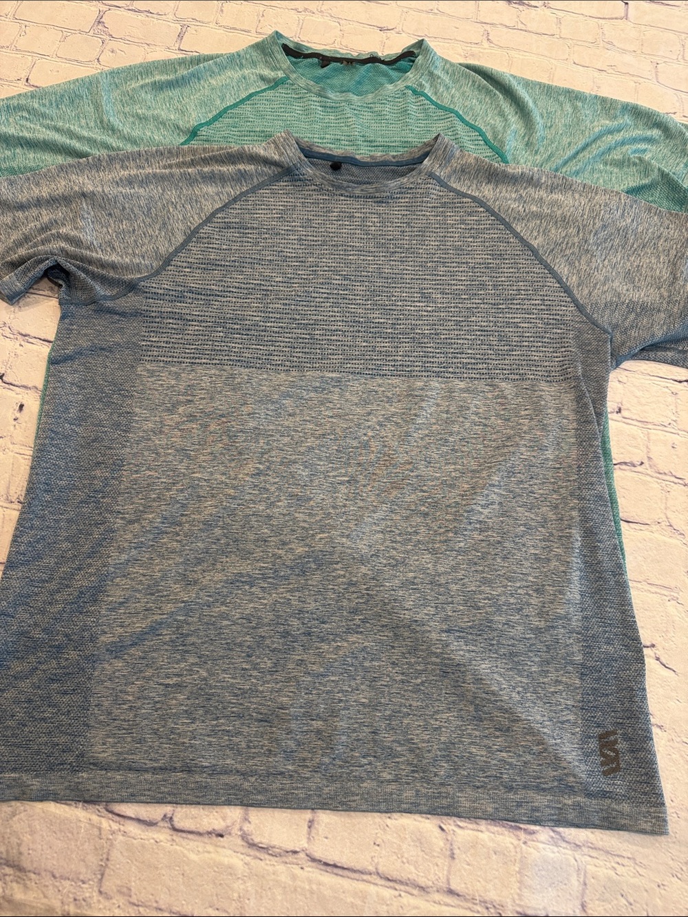 Men's Second Skin Performance Crew Neck Shirt Bundle | Large | EUC